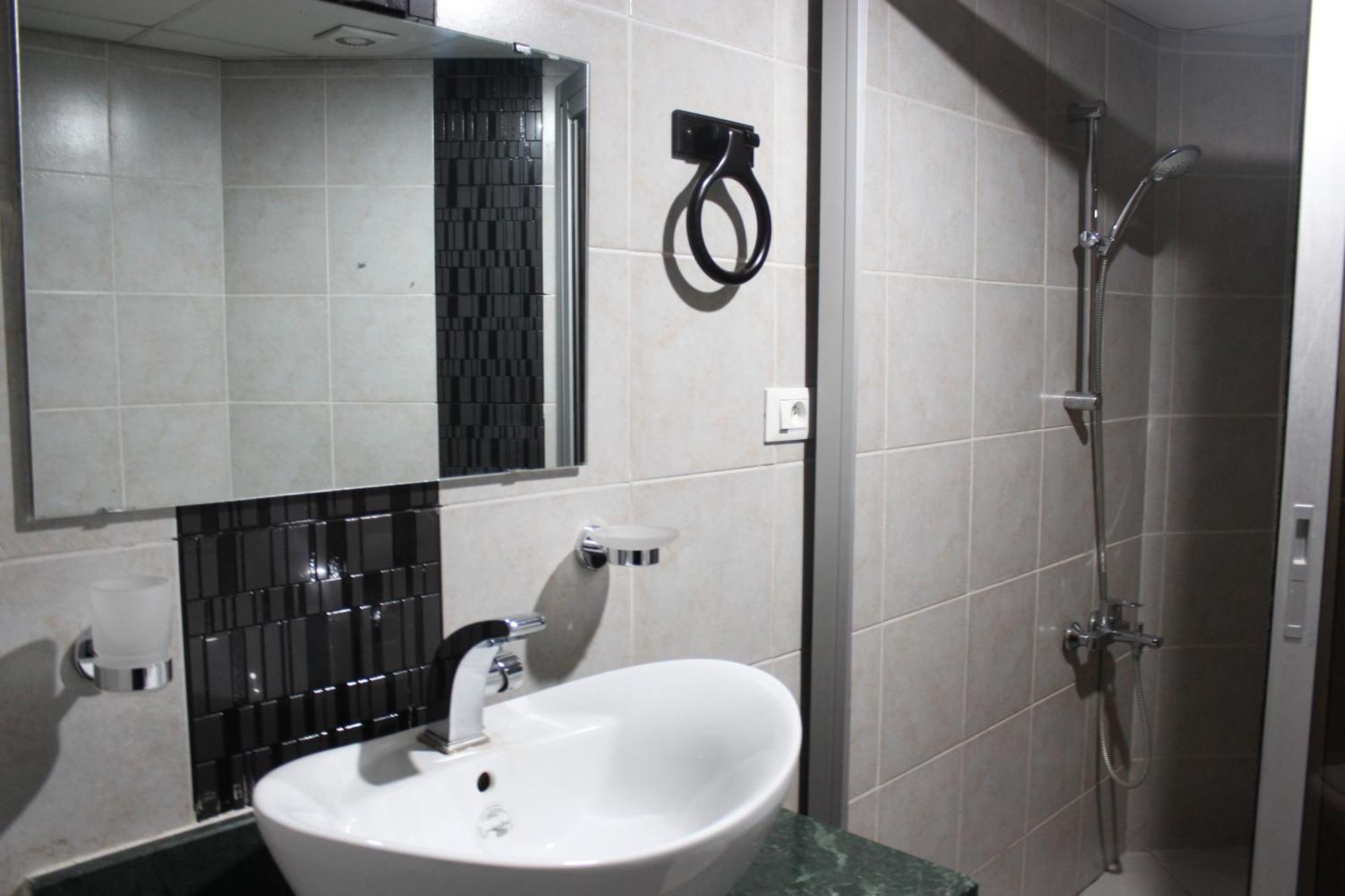 Hotel Belle Vie Kinshasa Buitenkant foto